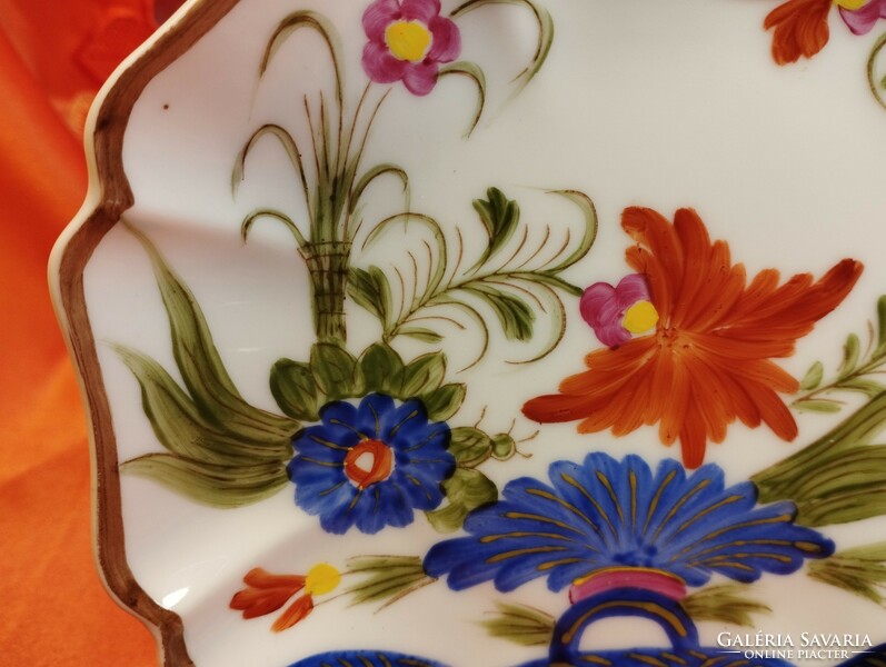 Kézzel festett, fodros szélű japán porcelán tál, dísztányér