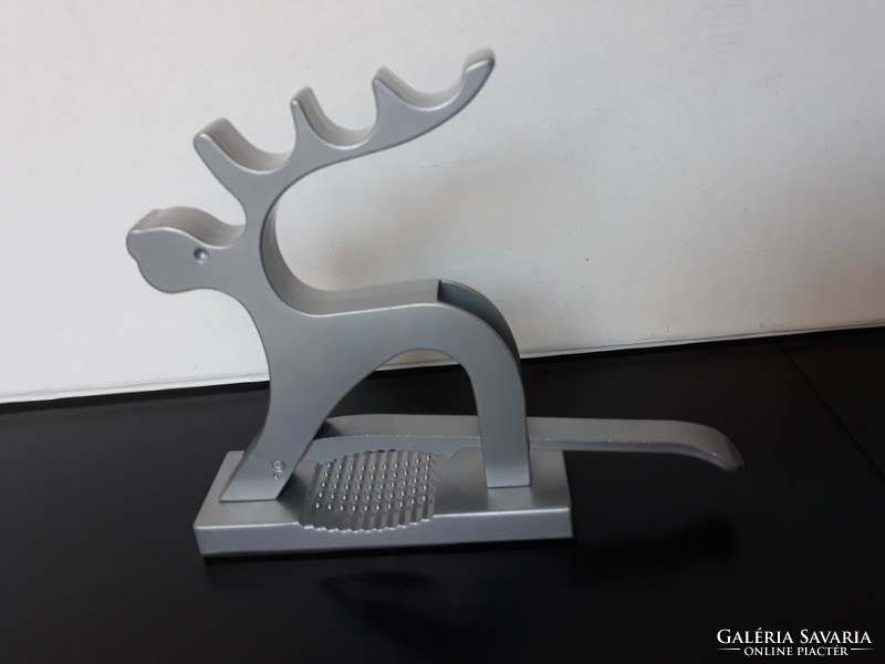 Reindeer-shaped metal nutcracker