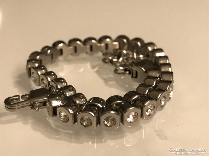 Stainless steel bracelet with brilliant crystals, 19 cm long