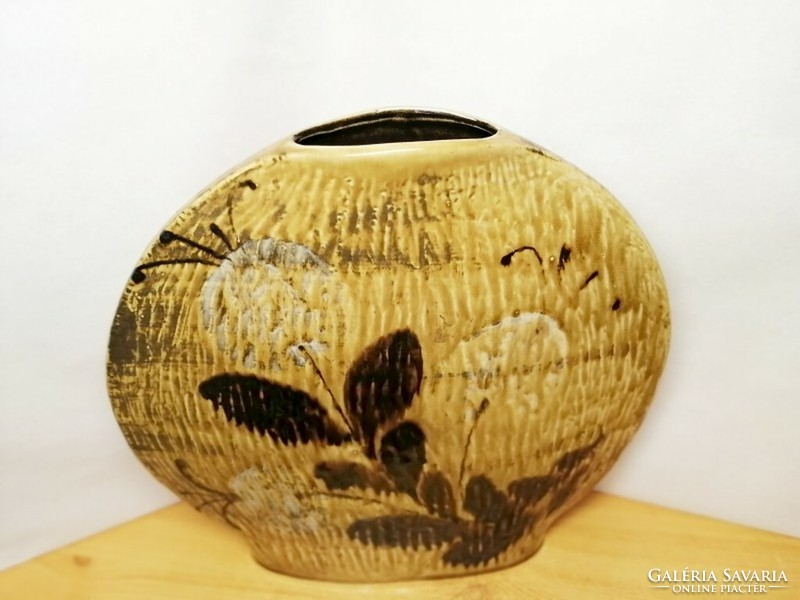 Lencse forma nagy méretű festett mázas kerámia váza Ausztriából