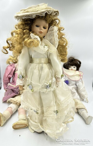3 porcelain dolls, 44 cm high