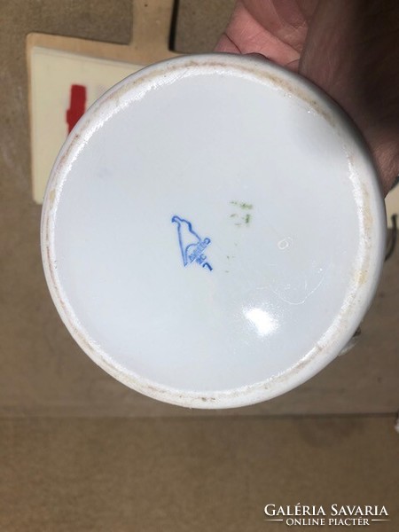 Dulevo porcelán tejkiöntő, 14 x 10 cm-es szépség. 2064
