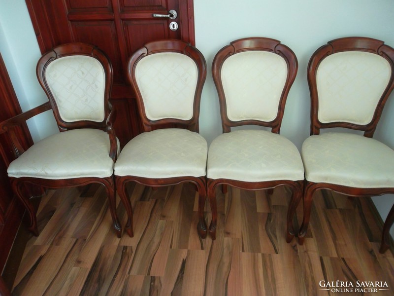 Neo-baroque chairs