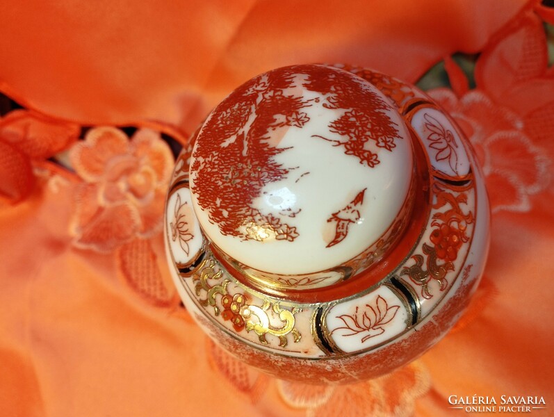 Gyönyörű japán porcelán teafűtartó