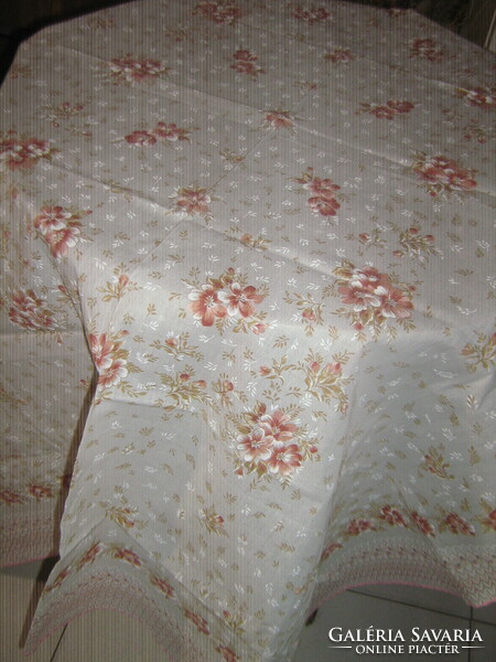 Beautiful floral tablecloth with 6 napkins