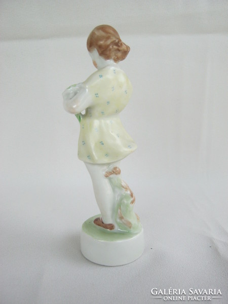 Zsolnay porcelán kislány kezében virággal 14 cm