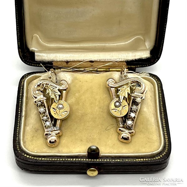 4341. Biedermeier gold earrings with pearls