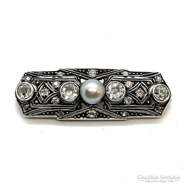 4292. Art deco brooch with diamonds and pearls