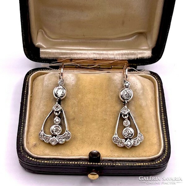 4805. Art deco earrings with diamonds