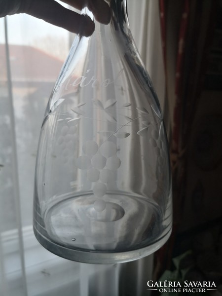Grape-patterned, engraved and engraved glass bottle with stopper