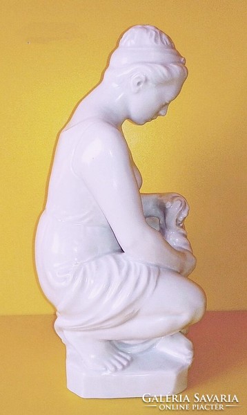 Wringing clothes. István Kákonyi's porcelain sculpture, a unique work of art for your display shelf