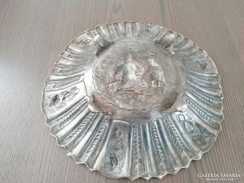 Különleges, gazdag mintázatú régi ezüst tál, 814 gr