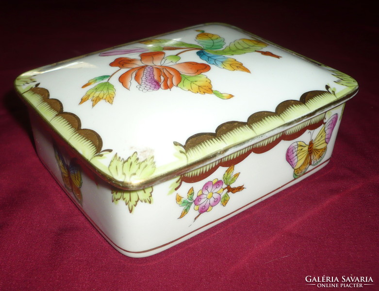 Herend porcelain bonbonier with Victoria pattern, rectangular 10x8.5x4 cm.