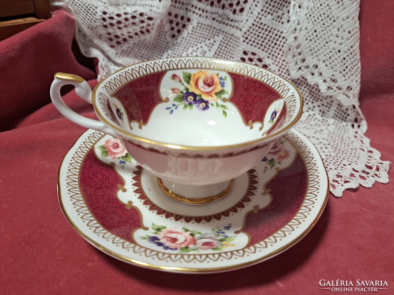 Queen's porcelán teáscsésze