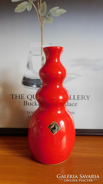 Tűzpiros retro iparművészeti váza - 24.5 cm - mid century