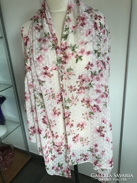 Virágos stóla apró selyem pöttyökkel és rózsaszínű virágokkal, 180 x 75 cm