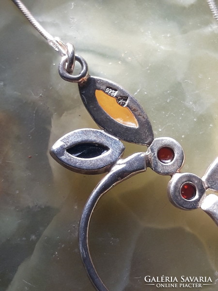 Short silver necklace with garnet and amber - 40 cm