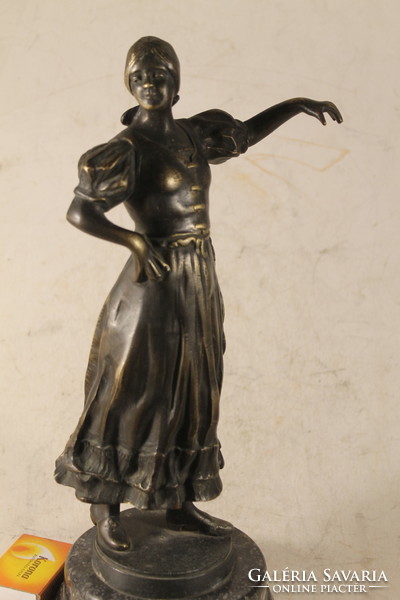 Bezerédi bronz szobor 578