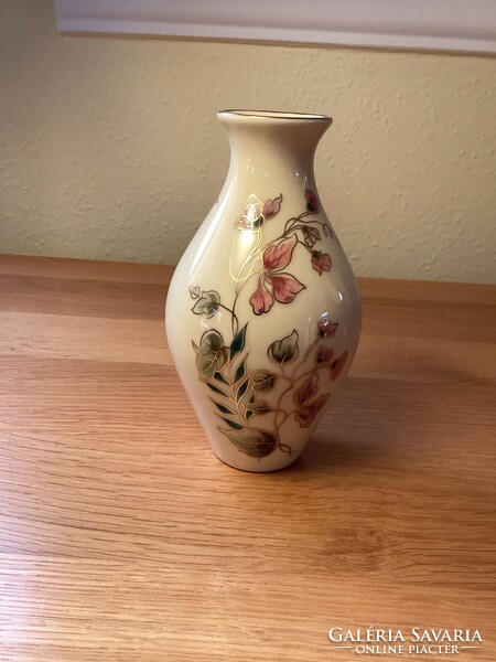 Kézi festésű Zsolnay porcelán váza 13 cm.