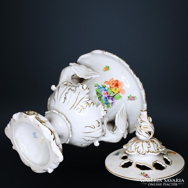 Nagyméretű griffmadaras Herendi porcelán