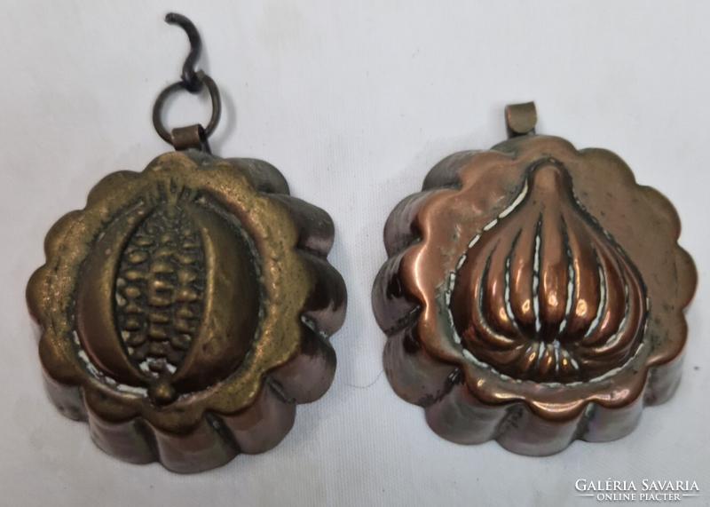 Small, old copper baking tins, with one hanger, in good condition, sold together