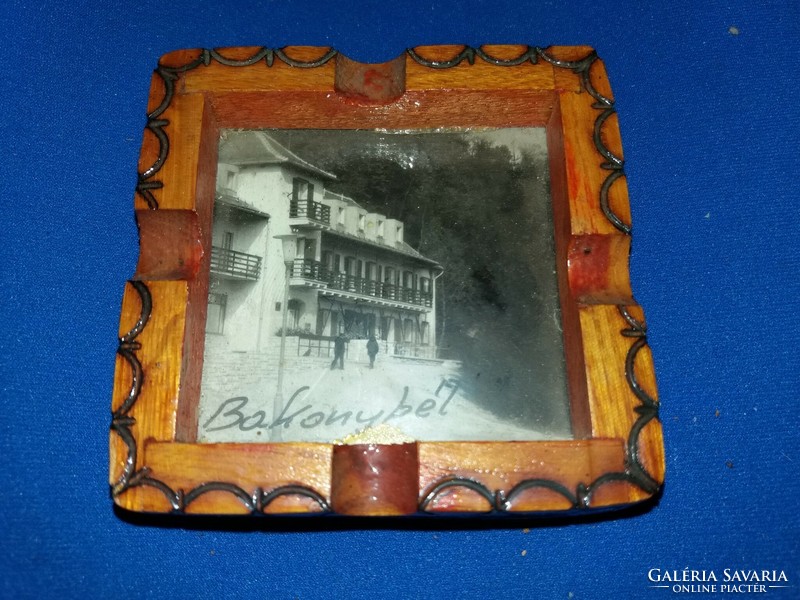 Old bakon souvenir traveling souvenir with photo under tree + glass ashtray ashtray according to the pictures