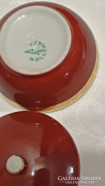 Régi, Hollóházi, kerek, vörösbarna bonbonier, 8,5 cm. átmérővel.