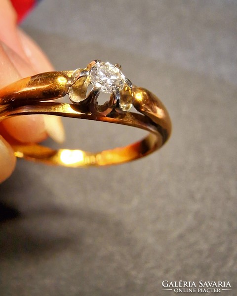 Arany gyűrű gyémánt köves