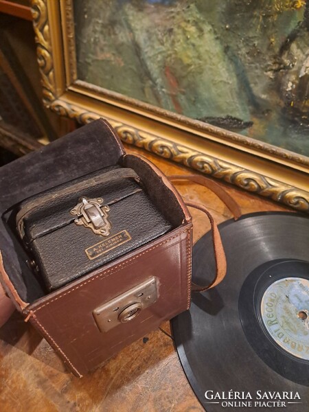 Mini antique hummingbird gramophone 1925