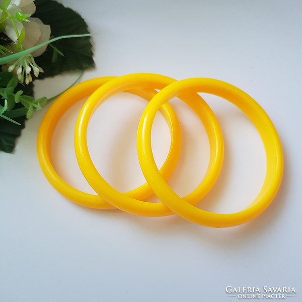 Set of 3 lemon-yellow colored plastic bracelets