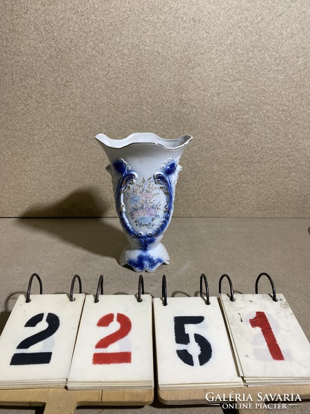 Crown regal Romanian porcelain vase, 20 x 27 cm. 2251