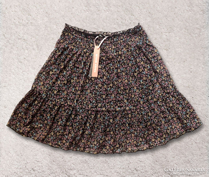 New, colorful, patterned, ruffled tally weijl skirt with tags