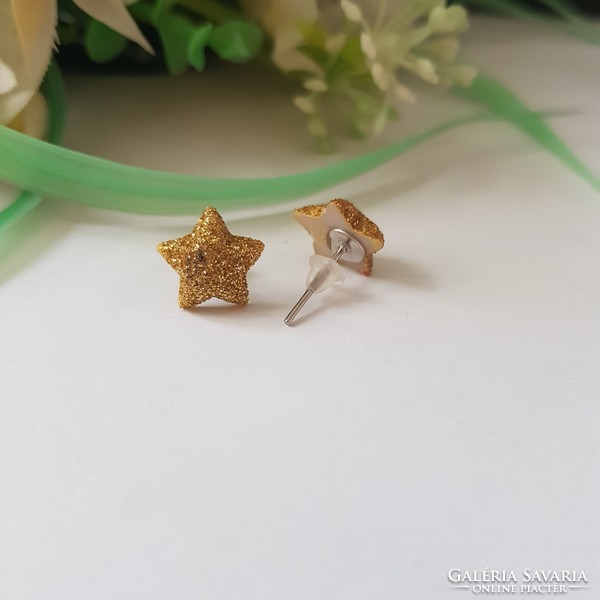 New, shiny golden, mini star-shaped earrings, bijou