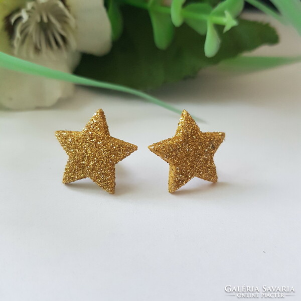 New, shiny golden star-shaped earrings, bijou