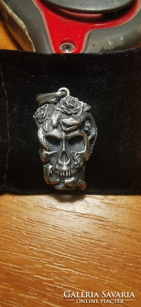 Motorcycle skull pendant