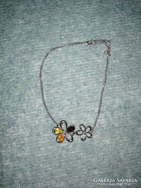 Metal necklace with flower pendant, 48 cm long