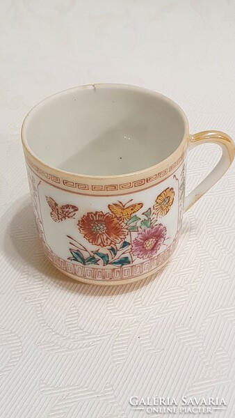 1db. kicsi, kínai mokkás, kávés csésze. Pillangós dekoros.