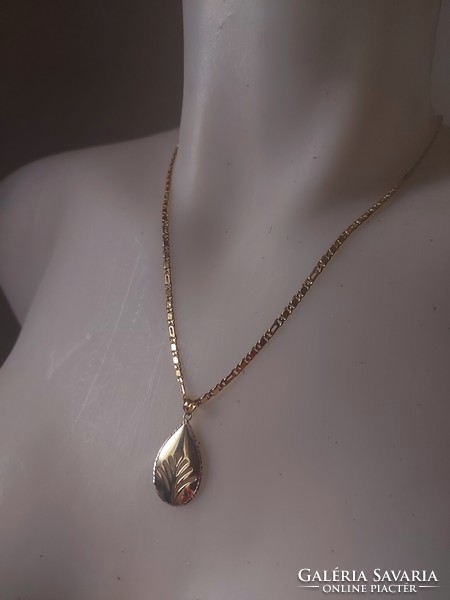 14K gold necklace with pendant