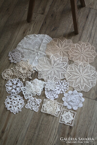 Beautiful hand-crocheted lace tablecloths - 25 beautiful pieces