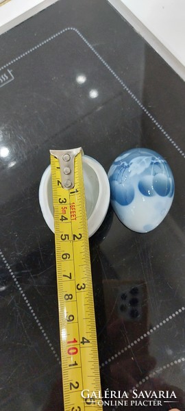 Porcelain egg bonbinier is rare