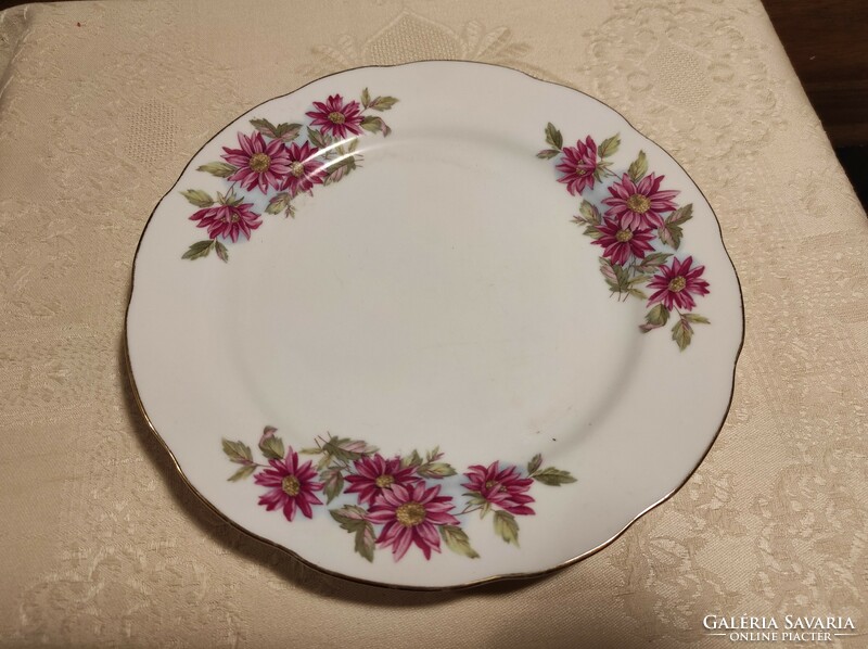 1 Chinese porcelain plate with a flower pattern, for replacement.