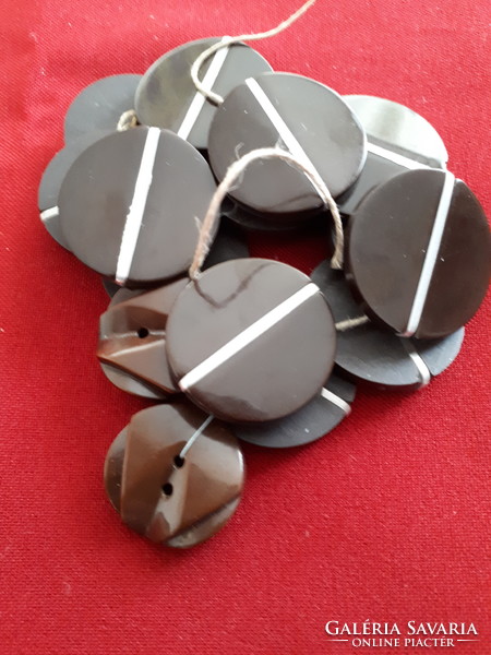15 (+2) Dark brown metal buttons
