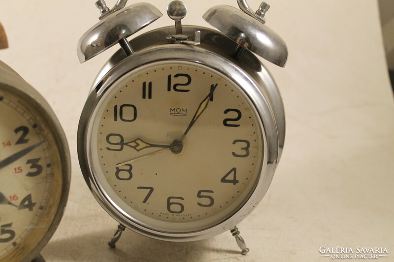 Antique rattle clocks 631