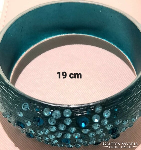 Plastic rhinestone bracelet!