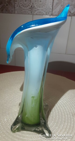 Különleges formájú üveg váza