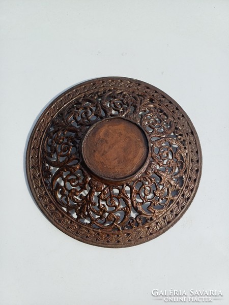 Old pierced cast iron bowl. /Worker around 1850/