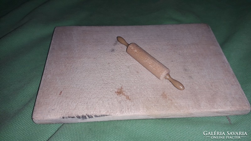 Retro dollhouse role play with kneading board and rolling pin for little housewives in one, according to the pictures