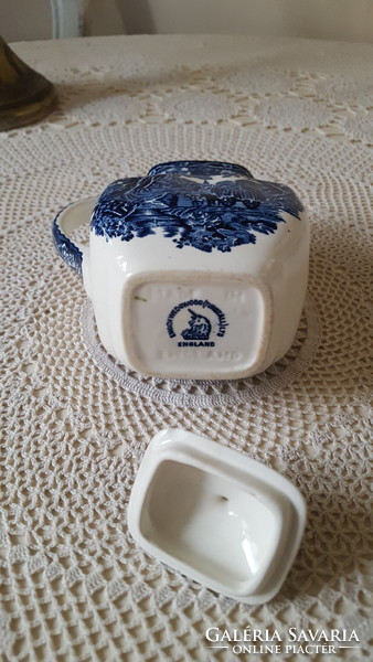 Small English Wedgwood porcelain jug, spout