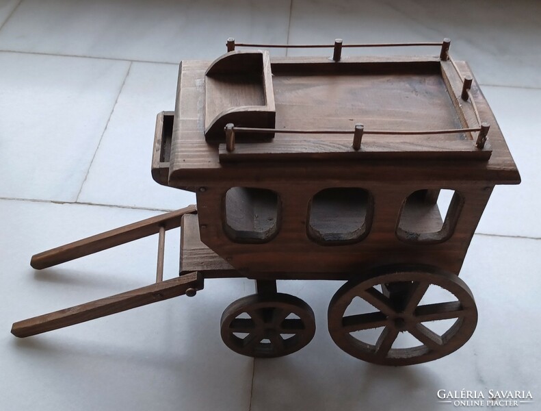Régi postakocsi/hintó-modell, makett, kézműves munka fából