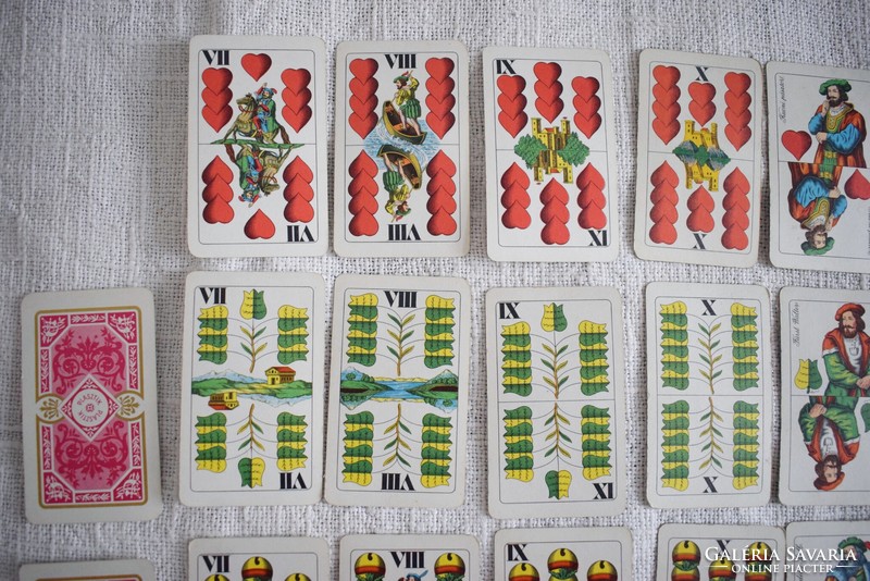 Old Hungarian card plastic 32 sheets + 2 pcs. Empty, 10 x 6 cm toy, red